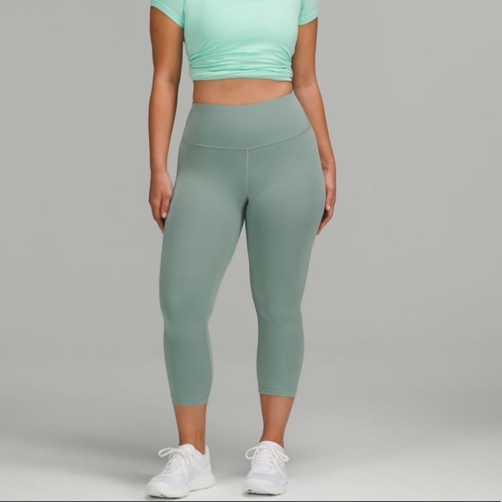 NWOT lululemon Wunder Train Contour Fit High Rise Crop 21" sz 8